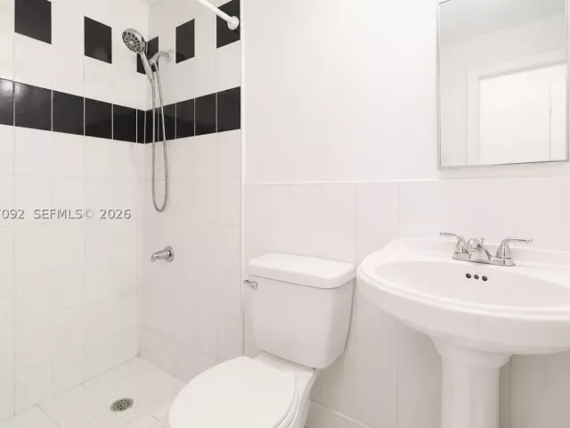 Продажа дома по адресу 2961 NW 173rd Ter - фото 9037740