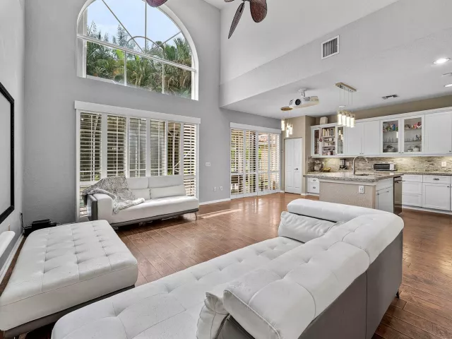 Продажа дома по адресу 13555 KILTIE Court - фото 9031648