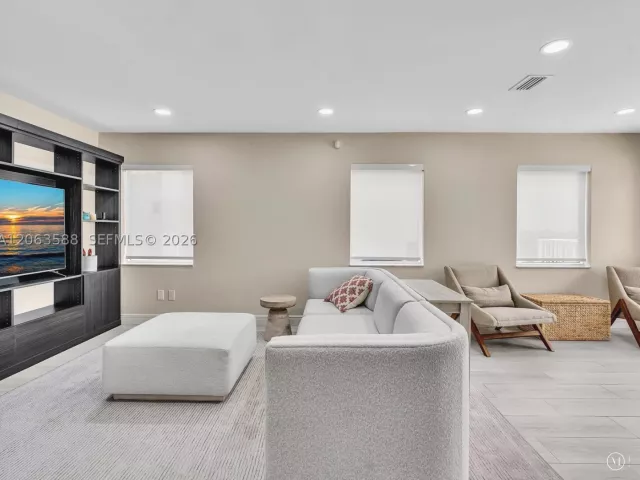 Продажа дома по адресу 1385 NW 192nd Ter - фото 9043931