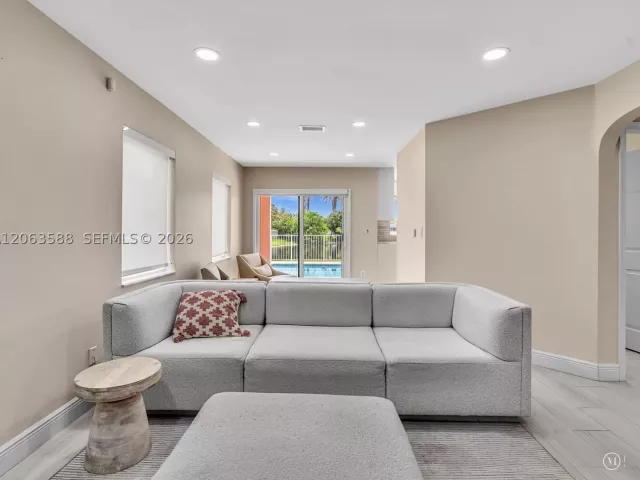 Продажа дома по адресу 1385 NW 192nd Ter - фото 9043933