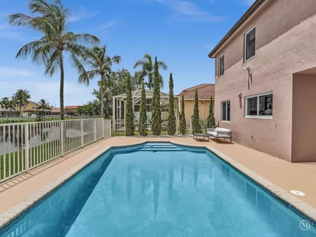 Продажа дома по адресу 1385 NW 192nd Ter - фото 9043940