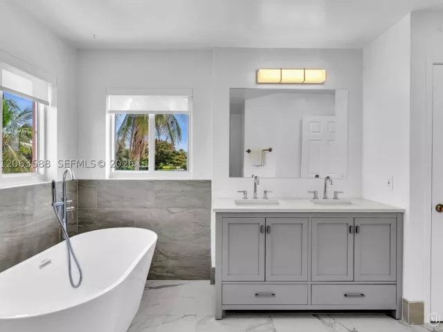Продажа дома по адресу 1385 NW 192nd Ter - фото 9043945