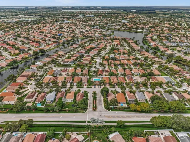 Продажа дома по адресу 1385 NW 192nd Ter - фото 9043975