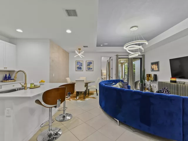 Продажа дома по адресу 355 NW 33RD Lane - фото 9375057