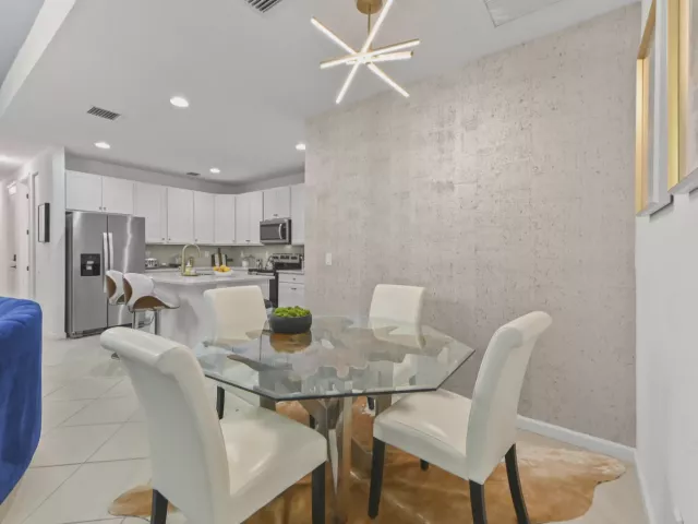 Продажа дома по адресу 355 NW 33RD Lane - фото 9375070