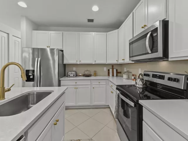 Продажа дома по адресу 355 NW 33RD Lane - фото 9375074