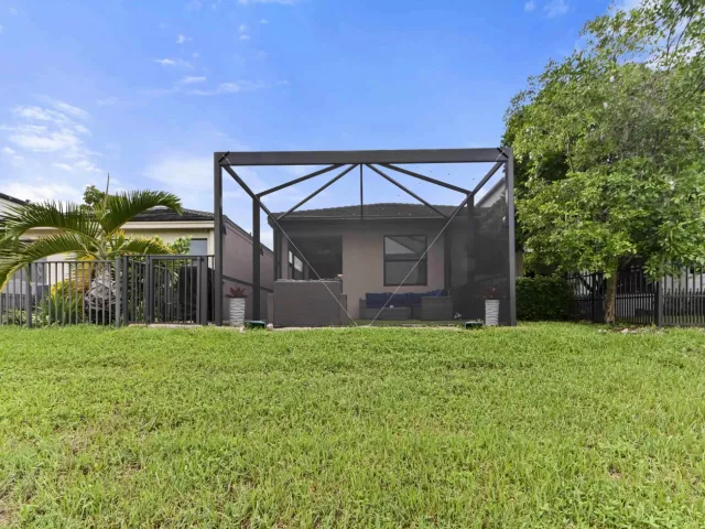 Продажа дома по адресу 355 NW 33RD Lane - фото 9375098