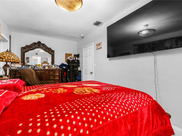 Продажа дома по адресу 1490 NE 151st Ter - фото 9065950