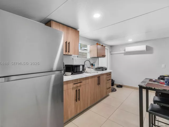 Продажа дома по адресу 1490 NE 151st Ter - фото 9065898
