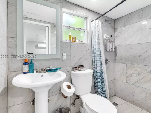 Продажа дома по адресу 1490 NE 151st Ter - фото 9065944