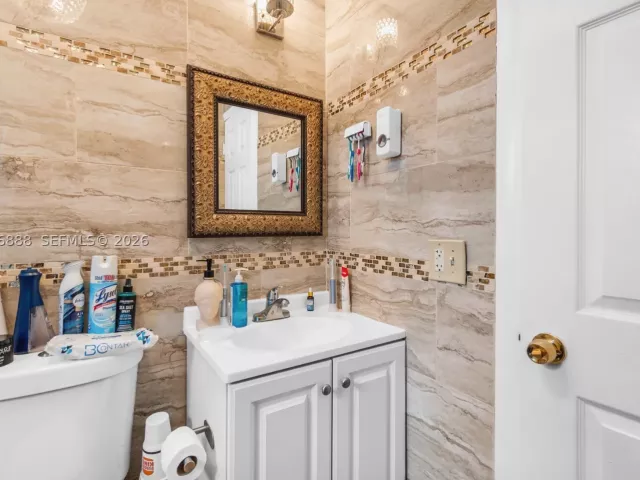 Продажа дома по адресу 1490 NE 151st Ter - фото 9065987