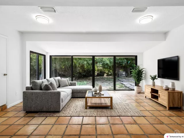 Продажа дома по адресу 6700 Forest Court - фото 9375602
