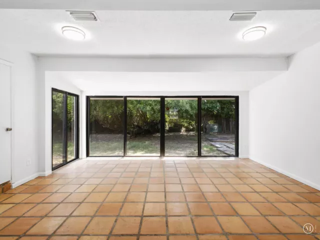 Продажа дома по адресу 6700 Forest Court - фото 9375603