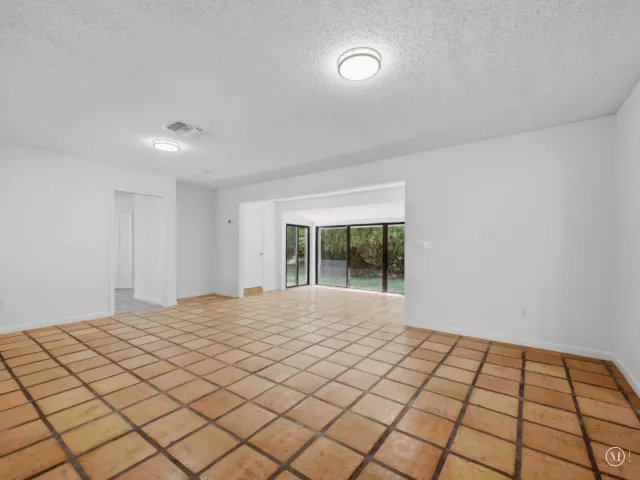 Продажа дома по адресу 6700 Forest Court - фото 9375608
