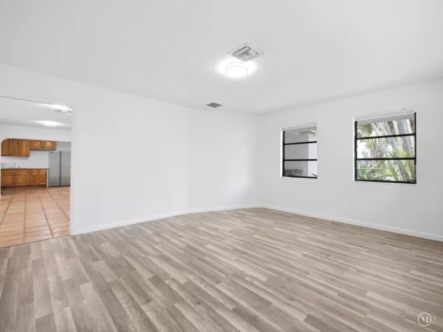 Продажа дома по адресу 6700 Forest Court - фото 9375635