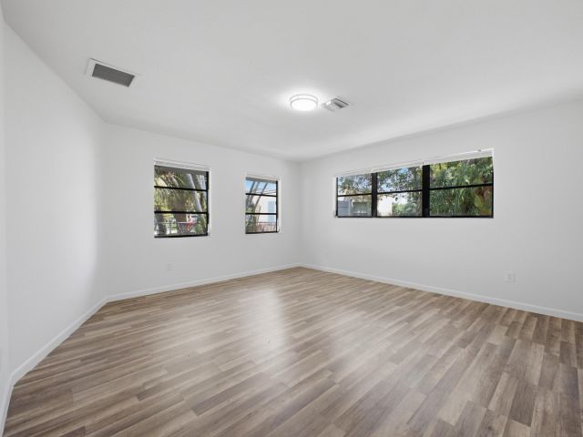Продажа дома по адресу 6700 Forest Court - фото 9375631
