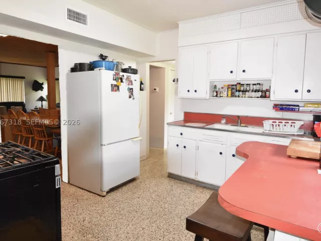 Продажа дома по адресу 7050 SW 82nd Ct - фото 9299855
