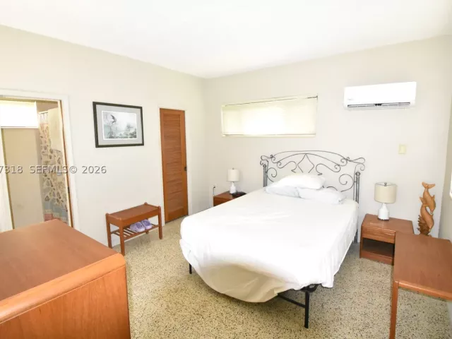 Продажа дома по адресу 7050 SW 82nd Ct - фото 9299856