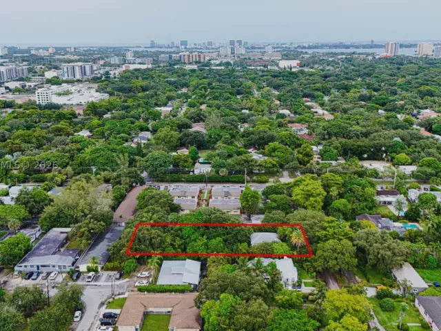 Продажа дома по адресу 753 NE 121st St - фото 9062544