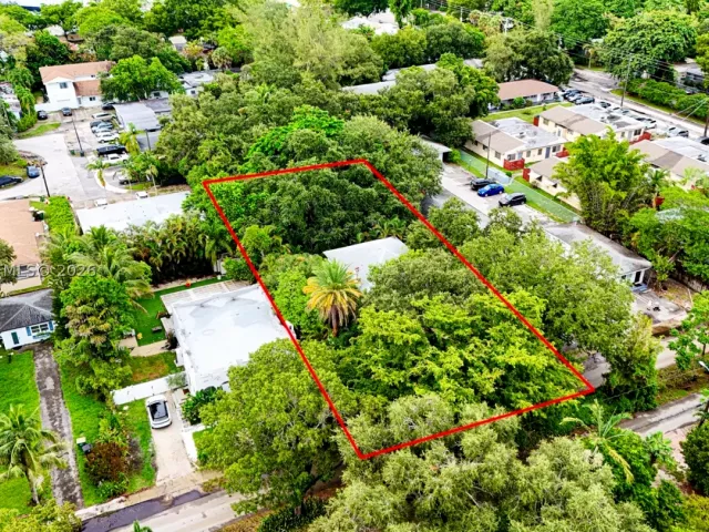 Продажа дома по адресу 753 NE 121st St - фото 9062547