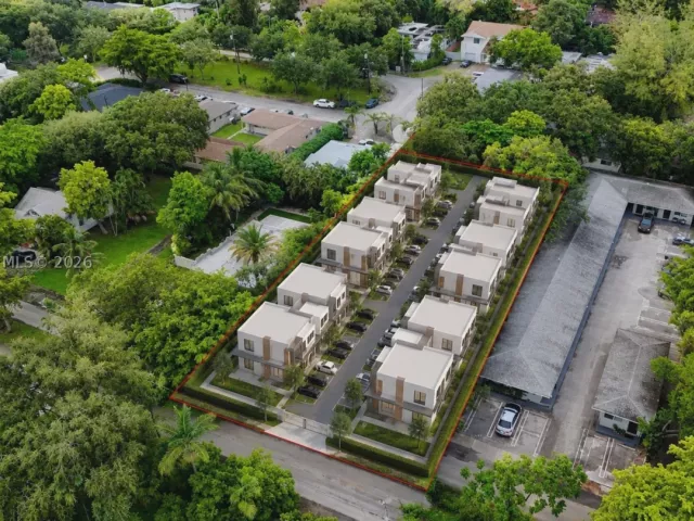 Продажа дома по адресу 753 NE 121st St - фото 9062520