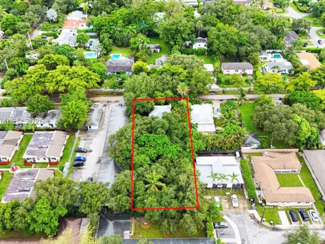 Продажа дома по адресу 753 NE 121st St - фото 9062532