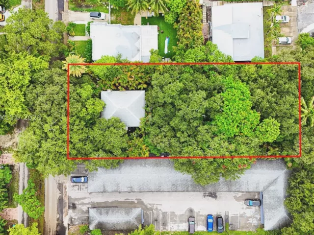 Продажа дома по адресу 753 NE 121st St - фото 9062536