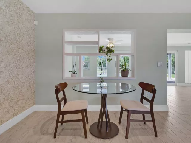 Продажа дома по адресу 1257 NW 7TH Street - фото 9310757