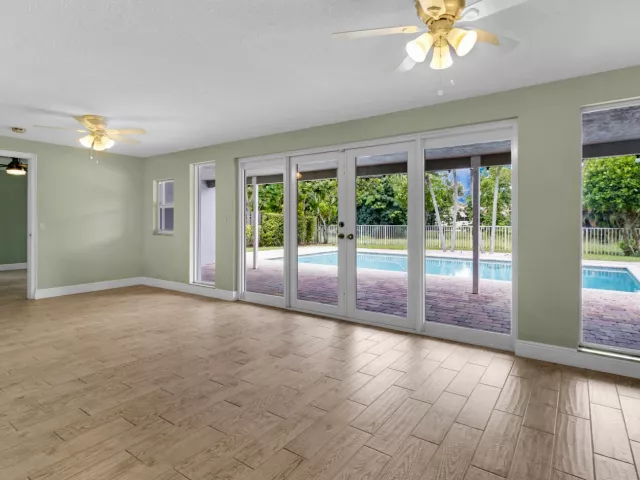 Продажа дома по адресу 1257 NW 7TH Street - фото 9310761