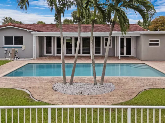 Продажа дома по адресу 1257 NW 7TH Street - фото 9310747