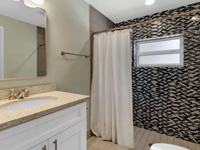 Продажа дома по адресу 1257 NW 7TH Street - фото 9310765