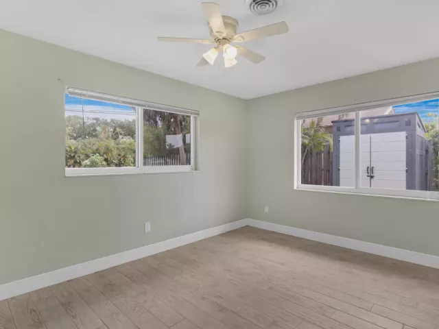 Продажа дома по адресу 1257 NW 7TH Street - фото 9310771