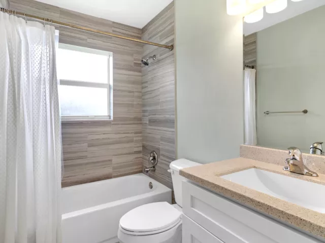 Продажа дома по адресу 1257 NW 7TH Street - фото 9310774
