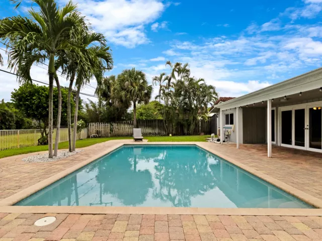 Продажа дома по адресу 1257 NW 7TH Street - фото 9310778