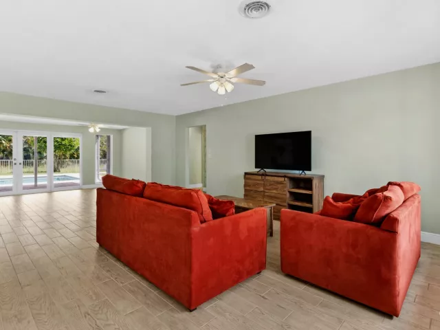 Продажа дома по адресу 1257 NW 7TH Street - фото 9310749