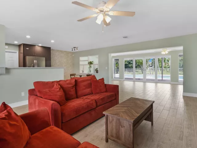 Продажа дома по адресу 1257 NW 7TH Street - фото 9310751
