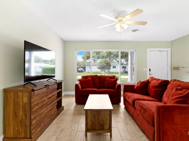 Продажа дома по адресу 1257 NW 7TH Street - фото 9310752