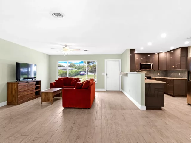 Продажа дома по адресу 1257 NW 7TH Street - фото 9310753