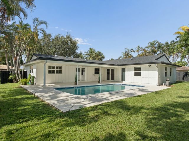 Продажа дома по адресу 1551 SW 10TH Street - фото 9059760