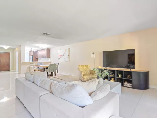 Продажа дома по адресу 3728 Estepona Avenue 15-D-2 - фото 9269801