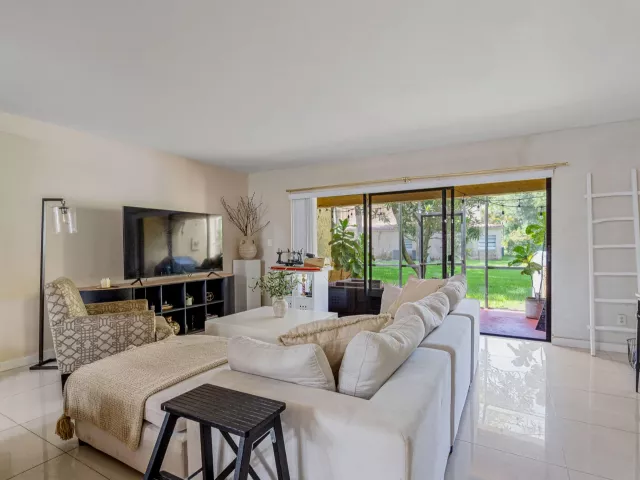 Продажа дома по адресу 3728 Estepona Avenue 15-D-2 - фото 9269802