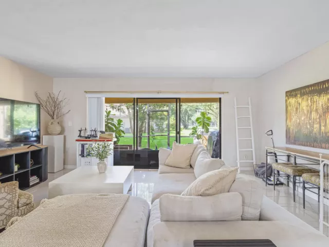 Продажа дома по адресу 3728 Estepona Avenue 15-D-2 - фото 9269804