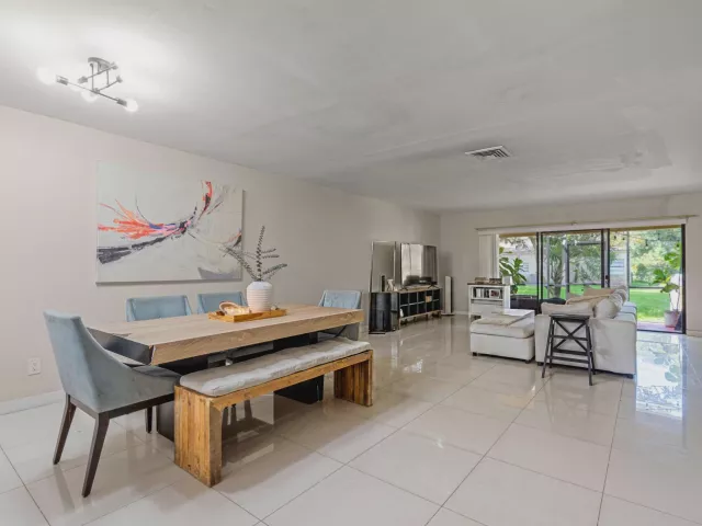 Продажа дома по адресу 3728 Estepona Avenue 15-D-2 - фото 9269807