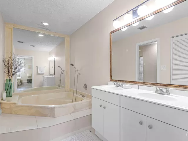 Продажа дома по адресу 3728 Estepona Avenue 15-D-2 - фото 9269812