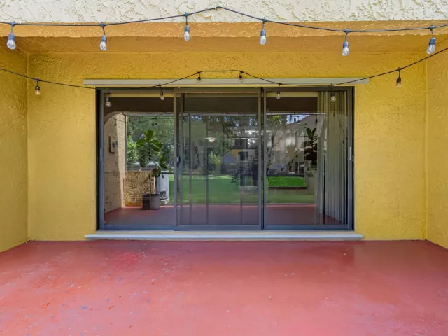 Продажа дома по адресу 3728 Estepona Avenue 15-D-2 - фото 9269825