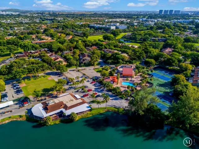 Продажа дома по адресу 3728 Estepona Avenue 15-D-2 - фото 9269844