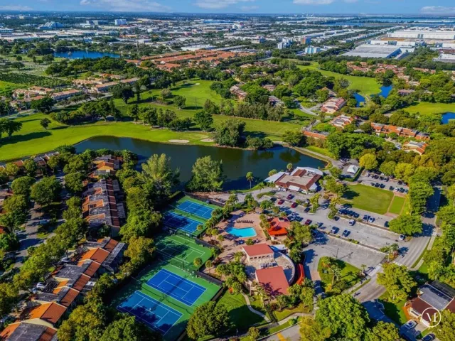 Продажа дома по адресу 3728 Estepona Avenue 15-D-2 - фото 9269845
