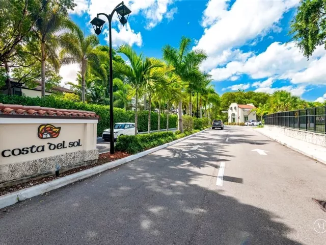 Продажа дома по адресу 3728 Estepona Avenue 15-D-2 - фото 9269846