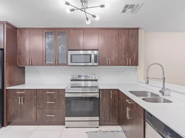 Продажа дома по адресу 3728 Estepona Avenue 15-D-2 - фото 9269794