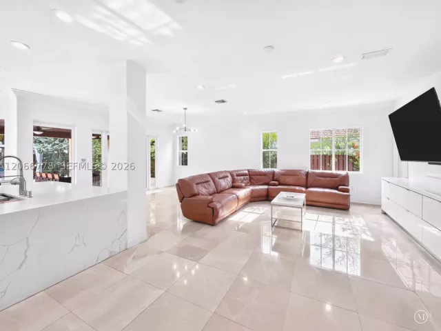 Продажа дома по адресу 11365 NW 68th St - фото 9122087